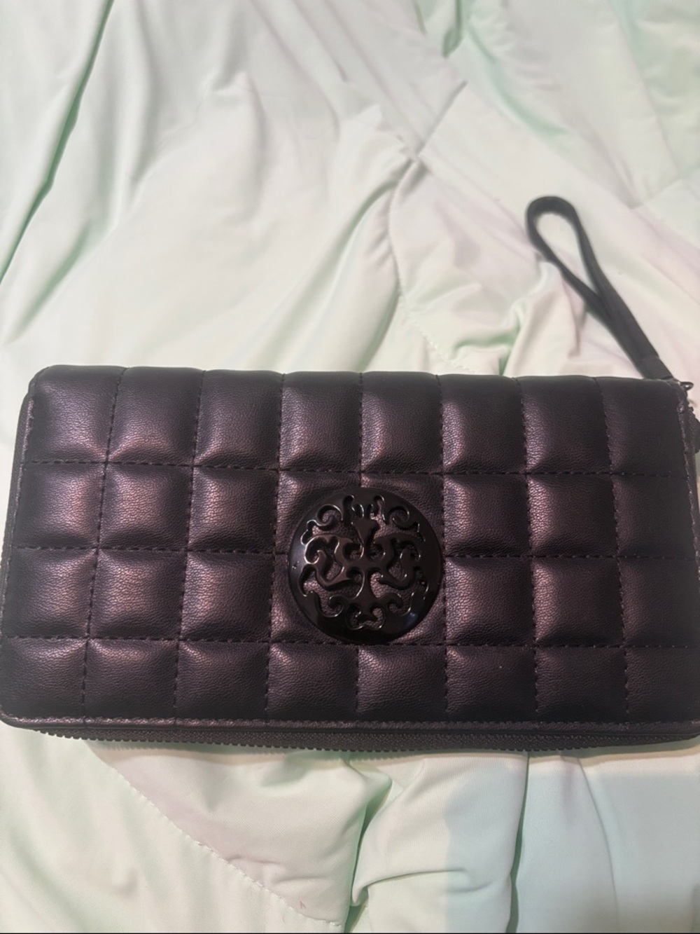 Rebecca & Rifka Boxed Quilted Medallion Zip Around Wristlet Wallet in Black